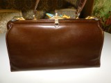 Poseta vintage piele naturala extra, deosebita, brosa cadou