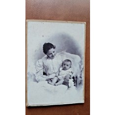 Fotografie pe carton, mama si copil, perioada interbelica