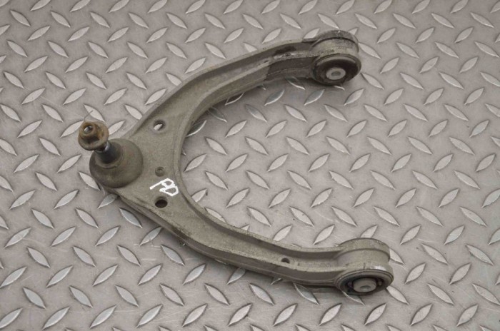 Braț superior dreapta față VW TOUAREG 7LA, 7L6, 7L7 2009