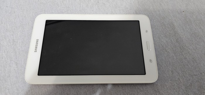 Tableta Samsung Tab 3 T113 , 7&quot;, Quad-Core 1.3 GHz, 1GB RAM, 8GB , DEFECTA