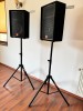 Pereche boxe JBL JRX100 &ndash; 1000W Peak, cu stative și cabluri incluse