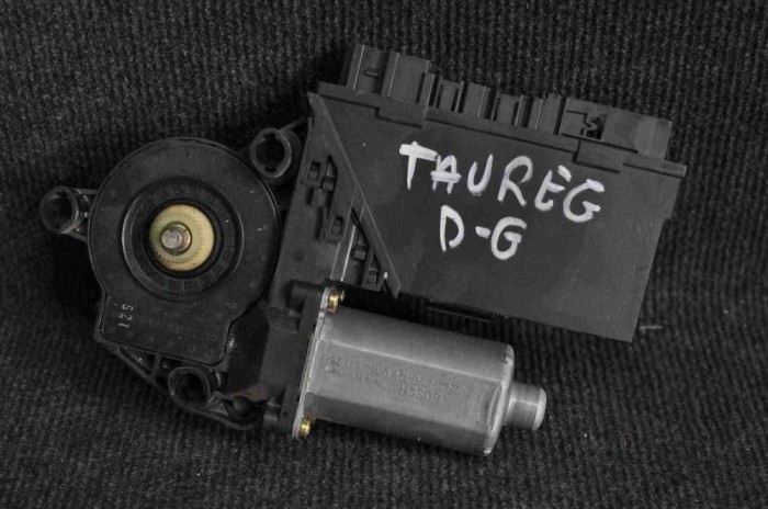 Motor macara geam ușă dreapta spate VW TOUAREG 7LA, 7L6, 7L7 2004 OEM: 7L0959704B 1503466