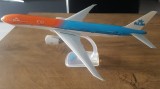 Macheta avion KLM Orange Pride Boeing 777-300ER, 1:200
