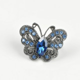 Brosa fluture argintiu cu pietre albastre