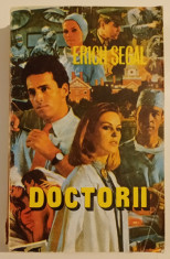 Erich Segal - Doctorii foto