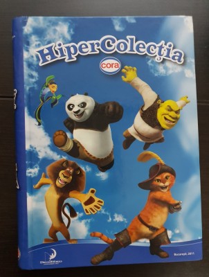 Album Hiper Colecția CORA. Conține jetoanele: 4, 6, 7, 8, 10, 12, 13, 17 și o parte din autocolante foto