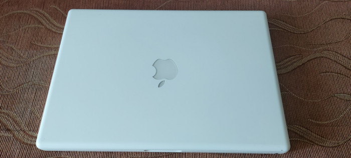 Apple MackBook A1181/Intel Core 2 Duo 2,16 Ghz/Ram1gb/Hard 120gb fara incarcator