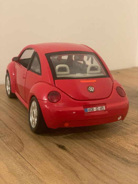 Volkswagen New Beetle scale 1/18