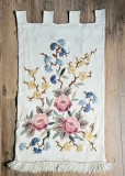 VECHI PERETAR DIN LANA, LUCRAT SI CUSUT MANUALCU MODEL FLORAL