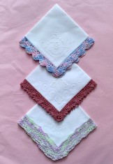 Lot de 3 batiste Vintage cu margine crosetata manual si broderie
