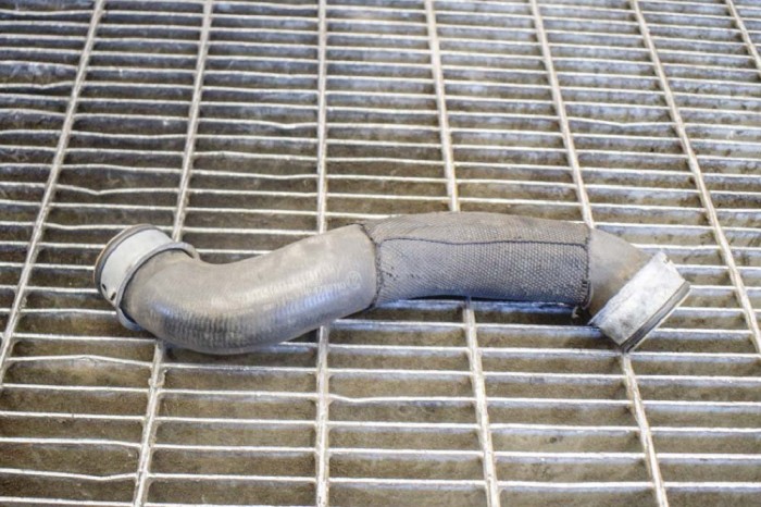 Furtun radiator răcire dreapta MERCEDES-BENZ E W212 2014 OEM: A2125018282 11224934