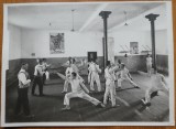 Fotografie de presa; Curs practic de scrima a studentilor la INEF, 1926, cu stampila Oficiului National de Educatie Fizica