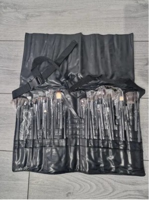 Set Profesional de Make Up centura piele MAC si 36 pensule MAC - Noi foto
