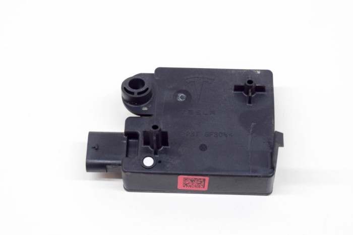 Modul de confort TESLA MODEL 3 2021 OEM: 1097855-00-H 14976604