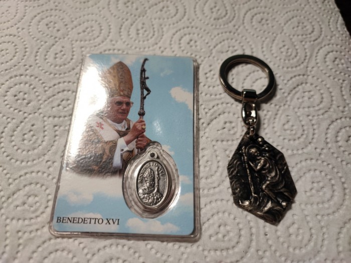 Lot vintage de medalion si breloc