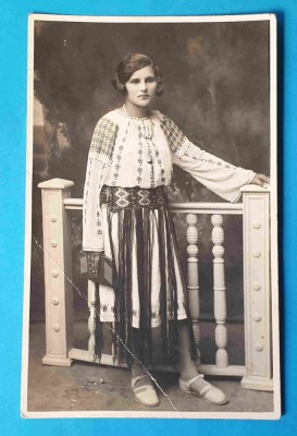 Carte Postala 1920 Romania - fotografie tanara in costum popular zona Tulcea foto