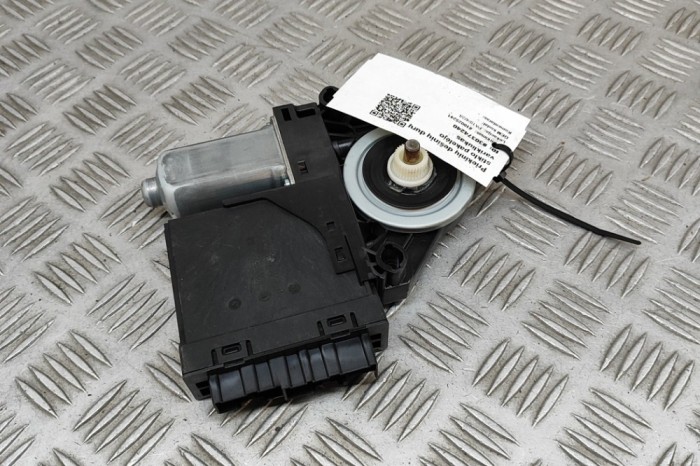 Motor macara geam ușă dreapta față VOLVO XC90 II 2020 OEM: 31674756 30374240