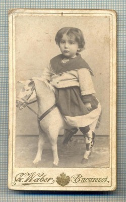 AB FOTO CABINET 99 - FETITA PE CALUT IN STUDIO DE EPOCA -,,G.WABER&amp;quot; BUCURESCI foto