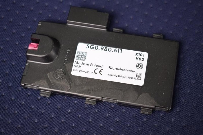 Amplificator de antena VW PASSAT Variant B8 3G5 2015 OEM: 5G0980611 2436240
