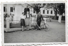 C1697 Barbat cu bicicleta posibil Anina poza veche foto