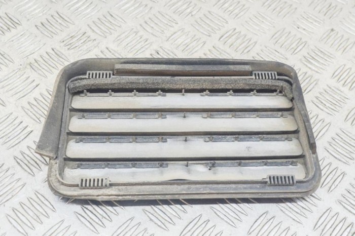 Grila de ventilație caroserie NISSAN NP300 NAVARA Pick-up D23 2017 OEM: 76804-EB000 | 12222777