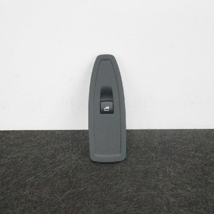 Buton geam ușă dreapta față BMW 3 F30, F80 2012 OEM: 92081077283835 2937744