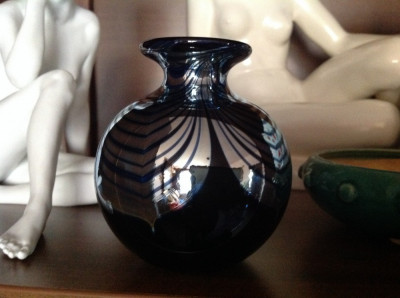Deosebita vaza vintage din sticla cu decor irizat foto