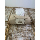 Suport pentru servetele din fetru combinat cu lemn