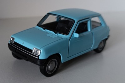Macheta Renault 5 1972 Bleu - Welly 1/36 foto