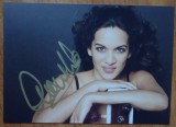 Autograf al celebrei chitariste britanice Anoushka Shankar pe fotografie mare
