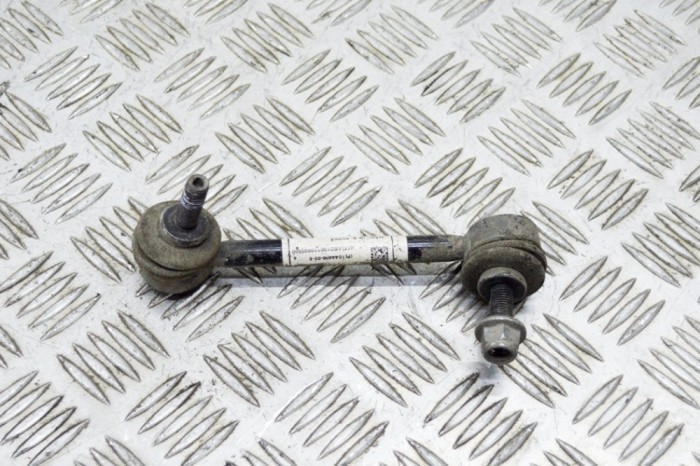 Bieleta stabilizatoare dreapta spate TESLA MODEL 3 2019 OEM: P1044496-00-E,1044496-00-E 12511325