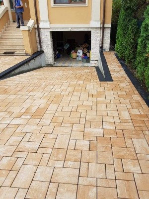 Transform&amp;atilde;-ți Curtea cu Pavaje Montate Corect și Durabil foto