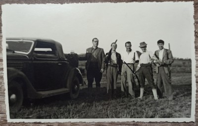 Vanatori cu automobil de epoca, Romania interbelica// fotografie foto