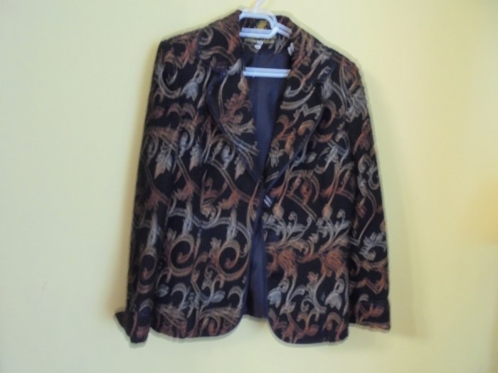 SACOU NEGRU ELEGANT,CU GULER, CU MODEL FLORAL AURIU, Time Mode, masura 46,