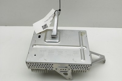 Amplificator de sunet TESLA MODEL 3 2019 OEM: 1079748-00-E 30483210 foto