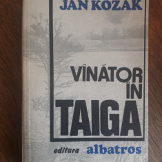 Vanator in taiga - Jan Kozak, vanatoare / R2P4F