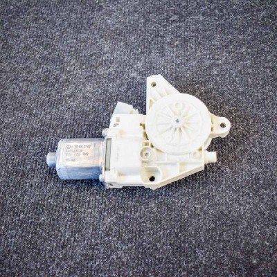 Motor macara geam ușă dreapta față MERCEDES-BENZ E W212 2015 OEM: A21290667020130822636 3613974 foto