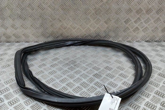 Garnitura ușă dreapta față AUDI Q5 FY 2021 OEM: 80A831721B | 28195363