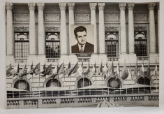 FOTOMONTAJ , CASA ARMATEI CU FOTOGRAFIA LUI NICOLAE CEAUSESCU LIPITA PE FATADA , ANII &amp;#039;70 foto