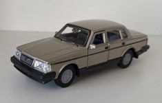 Macheta Volvo 240 GL 1979 gold - Welly 1/36