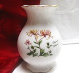 VAZA PORTELAN SELTMANN WEIDEN BAVARIA MODEL BOTANICA CU CAPRIFOI SALBATIC 11.5 CM