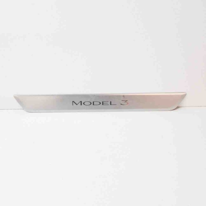 Ornament prag st&acirc;nga față TESLA MODEL 3 2020 OEM: 1504763-00-A