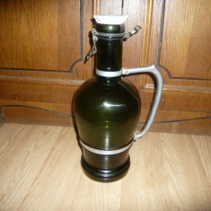 Sticla veche pt Vin ,cu armatura si maner metalic , dop ceramic defect ,h=33cm