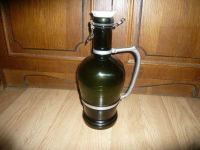 Sticla veche pt Vin ,cu armatura si maner metalic , dop ceramic defect ,h=33cm foto