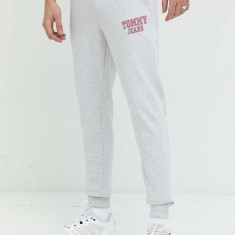 Tommy Jeans pantaloni de trening din bumbac culoarea gri, cu imprimeu