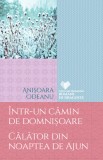 &Icirc;ntr-un cămin de domnișoare. Călător din noaptea de Ajun, Litera