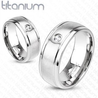 Inel din titan de culoare argintie cu suprafață mată, crestături și zirconiu, 8 mm - Marime inel: 67 foto