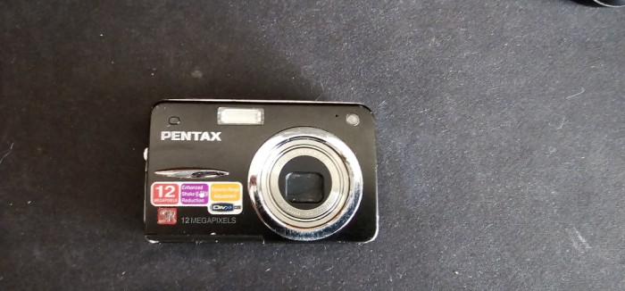 APARAT FOTO DIGITAL PENTAX OPTIO A40 . FARA ACUMULATOR , NU STIU DACA FUNCTIONEAZA .