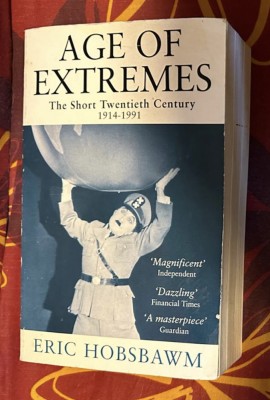 Age of extremes : the short twentieth century, 1914-1991 / Eric Hobsbawm foto