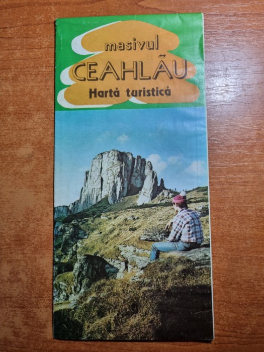 masivul ceahlaul - harta turistica - dimensiuni 66/46 cm - din anul 1981